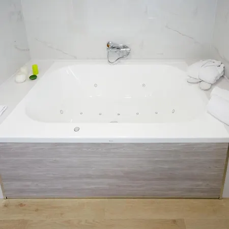 Arias Aeropuerto Hotel 3*