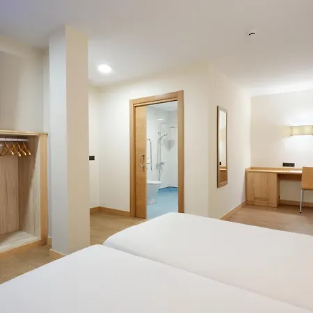 Hotel Arias Aeropuerto Santiago Del Monte