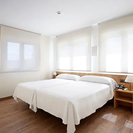 Arias Aeropuerto Santiago Del Monte