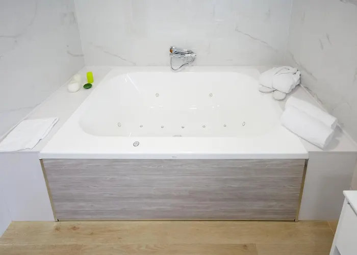 Arias Aeropuerto Hotel 3*