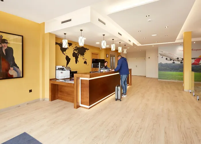 Arias Aeropuerto Santiago Del Monte