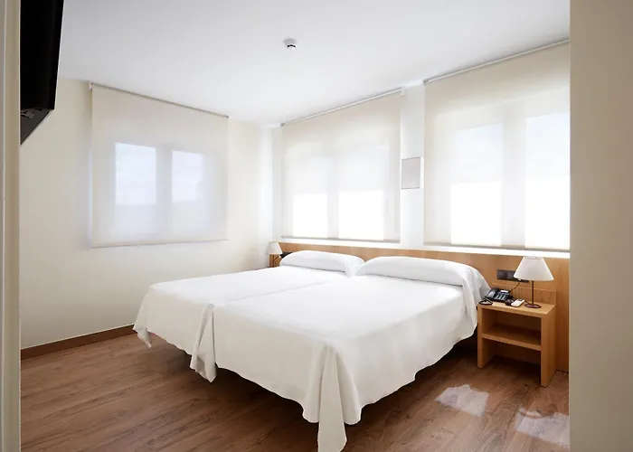 Arias Aeropuerto Santiago Del Monte