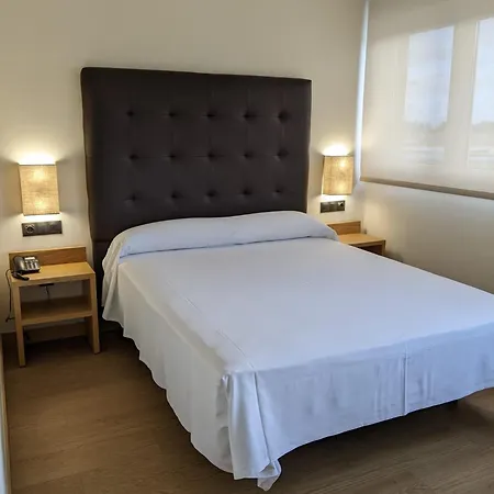 Arias Aeropuerto Santiago Del Monte